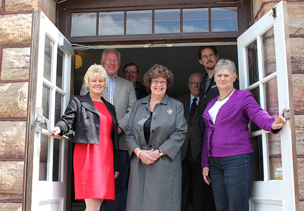 Cheryl Gallant Brings Federal Funding to the  Arnprior & District Museum