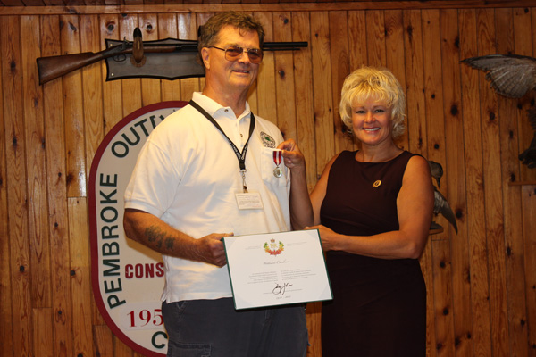 Cheryl Gallant Presents Diamond Jubilee Medal to Bill Croshaw