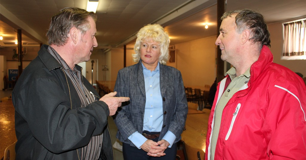 Cheryl-Gallant-talking-hydro-charges-with-Killaloe-Hagarty-and-Richards-Councillor