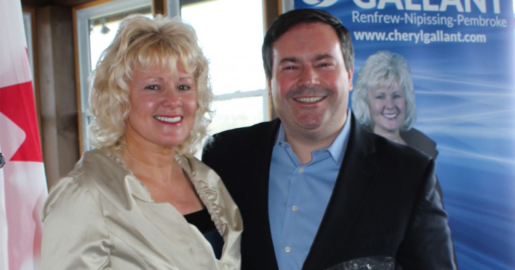 Minister-Jason-Kenney in Cobden with MP Cheryl Gallant 