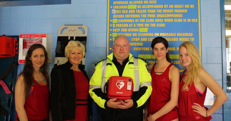 Cheryl Gallant Delivers Defibrillators to Kinsmen Pool in Pembroke